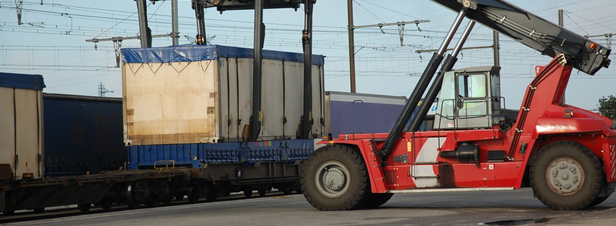 Transport de marchandises : quelles pistes pour encourager des alternatives à la route ?