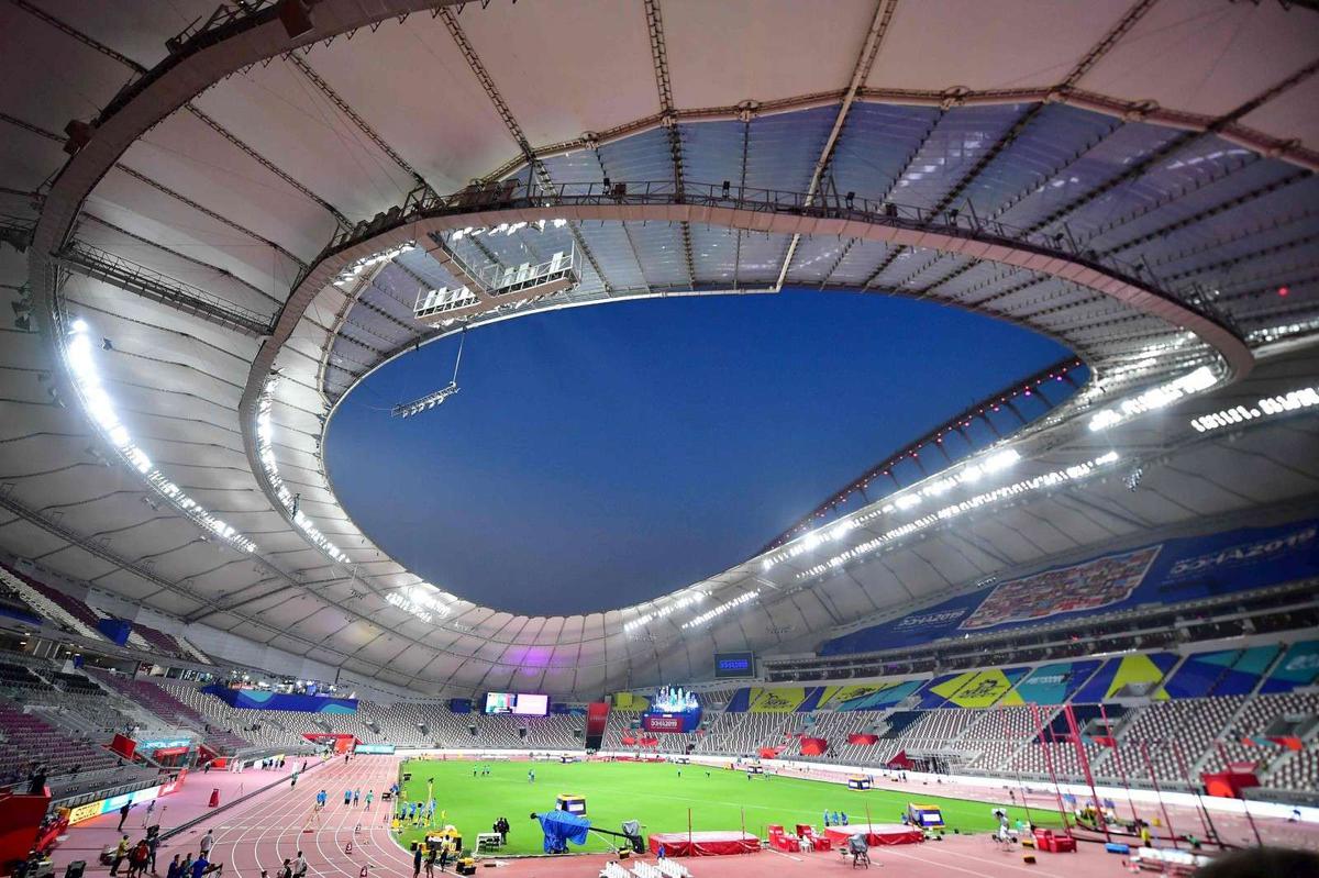 Mondiaux d'athlétisme à Doha : le stade climatisé à ciel ouvert est une "aberration"
